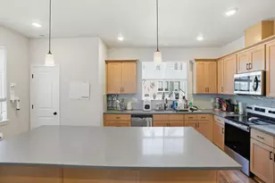 3382 SE Brookwood Ave, Hillsboro, OR 97123 - Photo 9