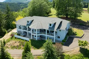 462 Lillian Ln, Roseburg, OR 97471 - Photo 3