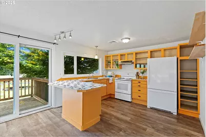 665 SE Indian Trail Ave, Depoe Bay, OR 97341 - Photo 9