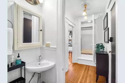 2109 NW Irving St #101, Portland, OR 97210 - Photo 31