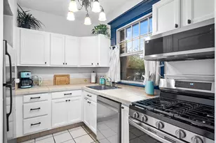 2109 NW Irving St, Portland, OR 97210 - Photo 9