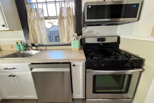 2109 NW Irving St, Portland, OR 97210 - Photo 9