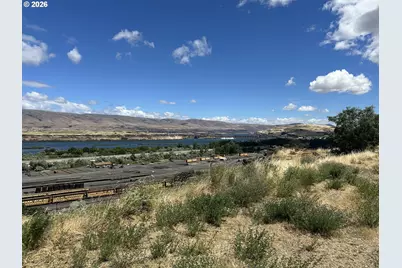 E 9th, The Dalles, OR 97058 - Photo 5