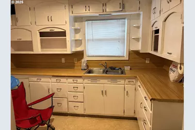 1281 Hwy 99N, Eugene, OR 97402 - Photo 7