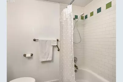 8220 SE Iris St, Milwaukie, OR 97267 - Photo 17