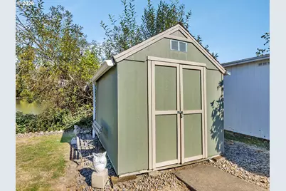 8220 SE Iris St, Milwaukie, OR 97267 - Photo 23