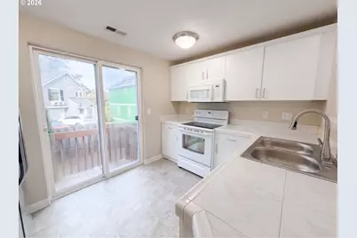 571 SW 207th Ave, Beaverton, OR 97006 - Photo 13