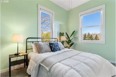 210 E Sherman Ave, Hood River, OR 97031 - Photo 5