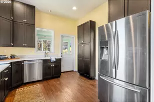 210 E Sherman Ave, Hood River, OR 97031 - Photo 17