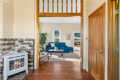 210 E Sherman Ave, Hood River, OR 97031 - Photo 11