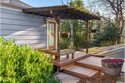 210 E Sherman Ave, Hood River, OR 97031 - Photo 23