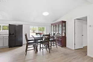 25757 Wildwood Rd, Veneta, OR 97487 - Photo 9