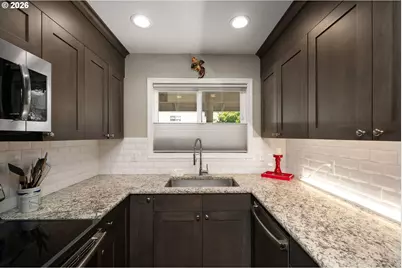 541 N Hayden Bay Dr, Portland, OR 97217 - Photo 9