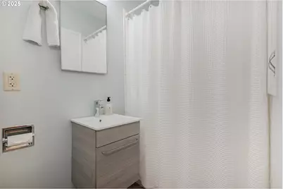 2984 Floral Hill Dr, Eugene, OR 97403 - Photo 17