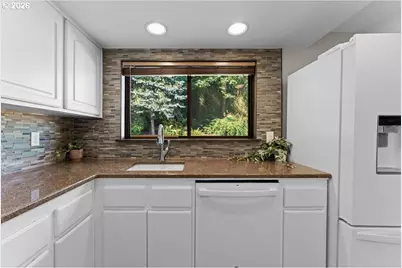 23520 NE Holladay Pl, Wood Village, OR 97060 - Photo 9