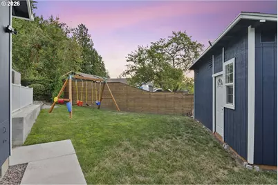 23520 NE Holladay Pl, Wood Village, OR 97060 - Photo 37