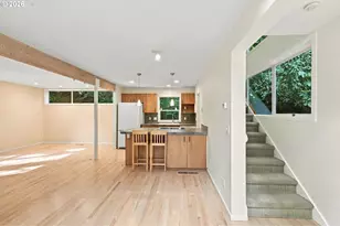 3921 SW Sweetbriar Dr, Portland, OR 97221 - Photo 7