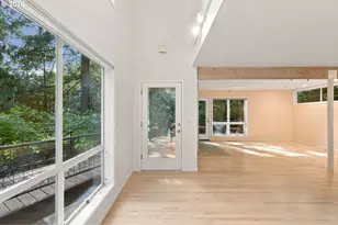 3921 SW Sweetbriar Dr, Portland, OR 97221 - Photo 5