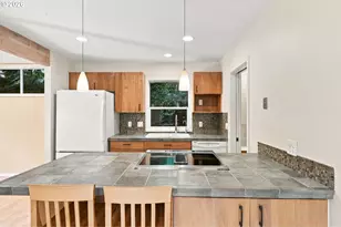 3921 SW Sweetbriar Dr, Portland, OR 97221 - Photo 13