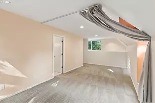 3921 SW Sweetbriar Dr, Portland, OR 97221 - Photo 33