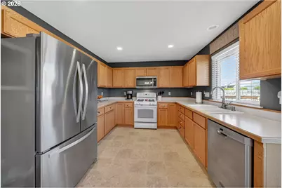 2579 Peachwood Ct, Sutherlin, OR 97479 - Photo 9