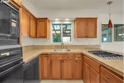 18601 SE Clinton St, Gresham, OR 97030 - Photo 13