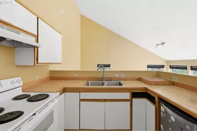 28460 Sutherlin Ln, Eugene, OR 97405 - Photo 9