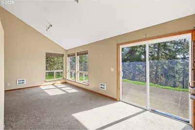 28460 Sutherlin Ln, Eugene, OR 97405 - Photo 11