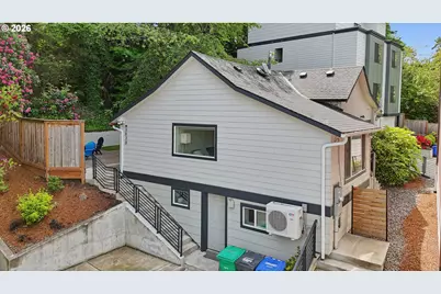 3030 SW Pendleton Ct, Portland, OR 97239 - Photo 1
