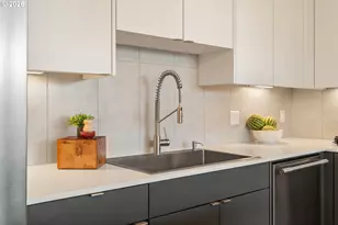 425 NE Bryant St, Portland, OR 97211 - Photo 9