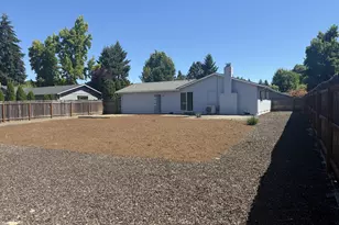 4478 Hilton Dr, Eugene, OR 97402 - Photo 41