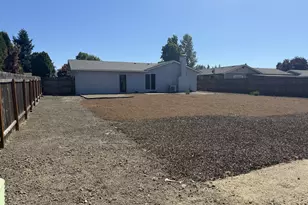 4478 Hilton Dr, Eugene, OR 97402 - Photo 39