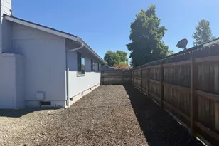 4478 Hilton Dr, Eugene, OR 97402 - Photo 43