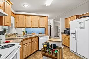 1225 W 10th Ave, Junction City, OR 97448 - Photo 13