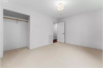11700 N Island Cove Ln, Portland, OR 97217 - Photo 39