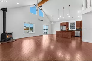 11700 N Island Cove Ln, Portland, OR 97217 - Photo 3