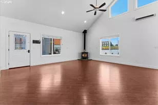11700 N Island Cove Ln, Portland, OR 97217 - Photo 5