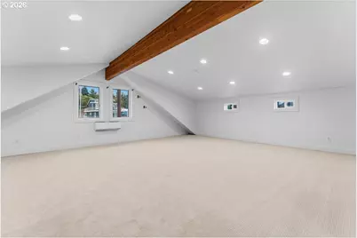 11700 N Island Cove Ln, Portland, OR 97217 - Photo 23