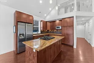 11700 N Island Cove Ln, Portland, OR 97217 - Photo 11