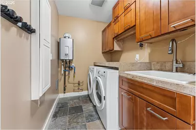 11700 N Island Cove Ln, Portland, OR 97217 - Photo 29