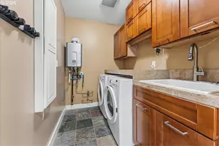 11700 N Island Cove Ln, Portland, OR 97217 - Photo 29