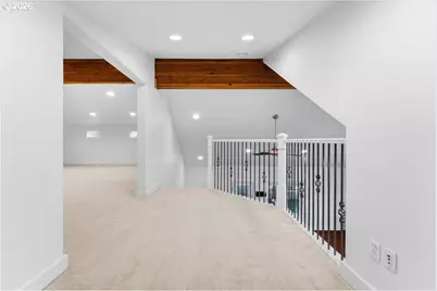 11700 N Island Cove Ln, Portland, OR 97217 - Photo 19