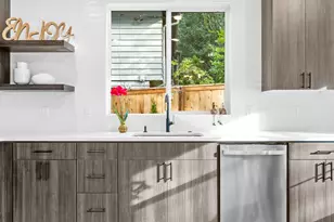 5217 SW Vacuna St, Portland, OR 97219 - Photo 7