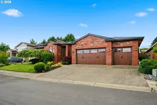 741 W Dogwood St, Washougal, WA 98671 - Photo 3