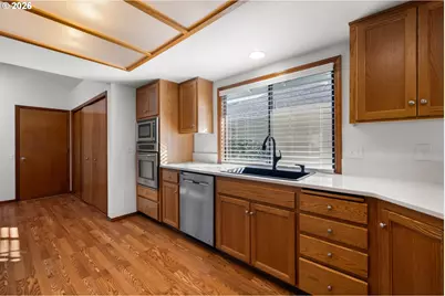 15616 NE Tillamook St, Portland, OR 97230 - Photo 13