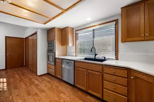 15616 NE Tillamook St, Portland, OR 97230 - Photo 13