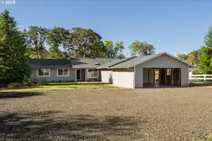 272 Rivershore Dr, Roseburg, OR 97470 - Photo 1