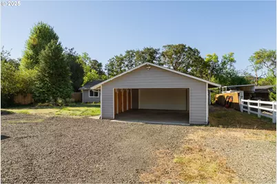 272 Rivershore Dr, Roseburg, OR 97470 - Photo 45