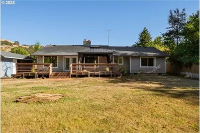272 Rivershore Dr, Roseburg, OR 97470 - Photo 27