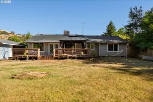 272 Rivershore Dr, Roseburg, OR 97470 - Photo 27